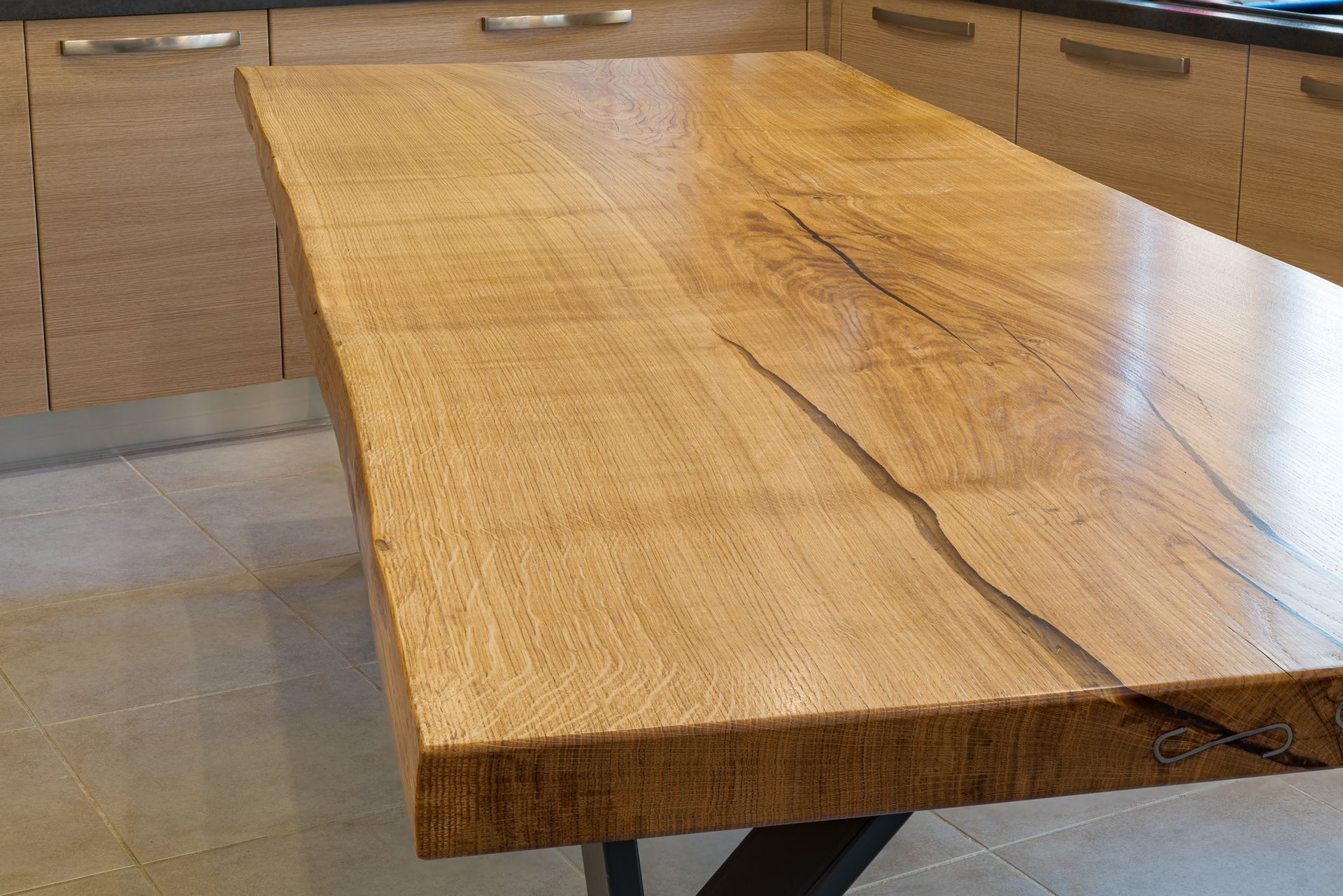 Tables vernies finition polie